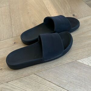 Lululemon slides